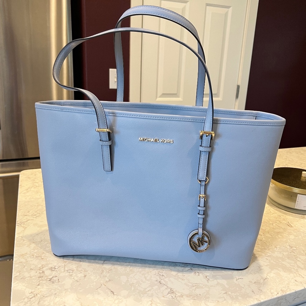 Michael Kors Jet Set Travel Medium Top-Zip Tote